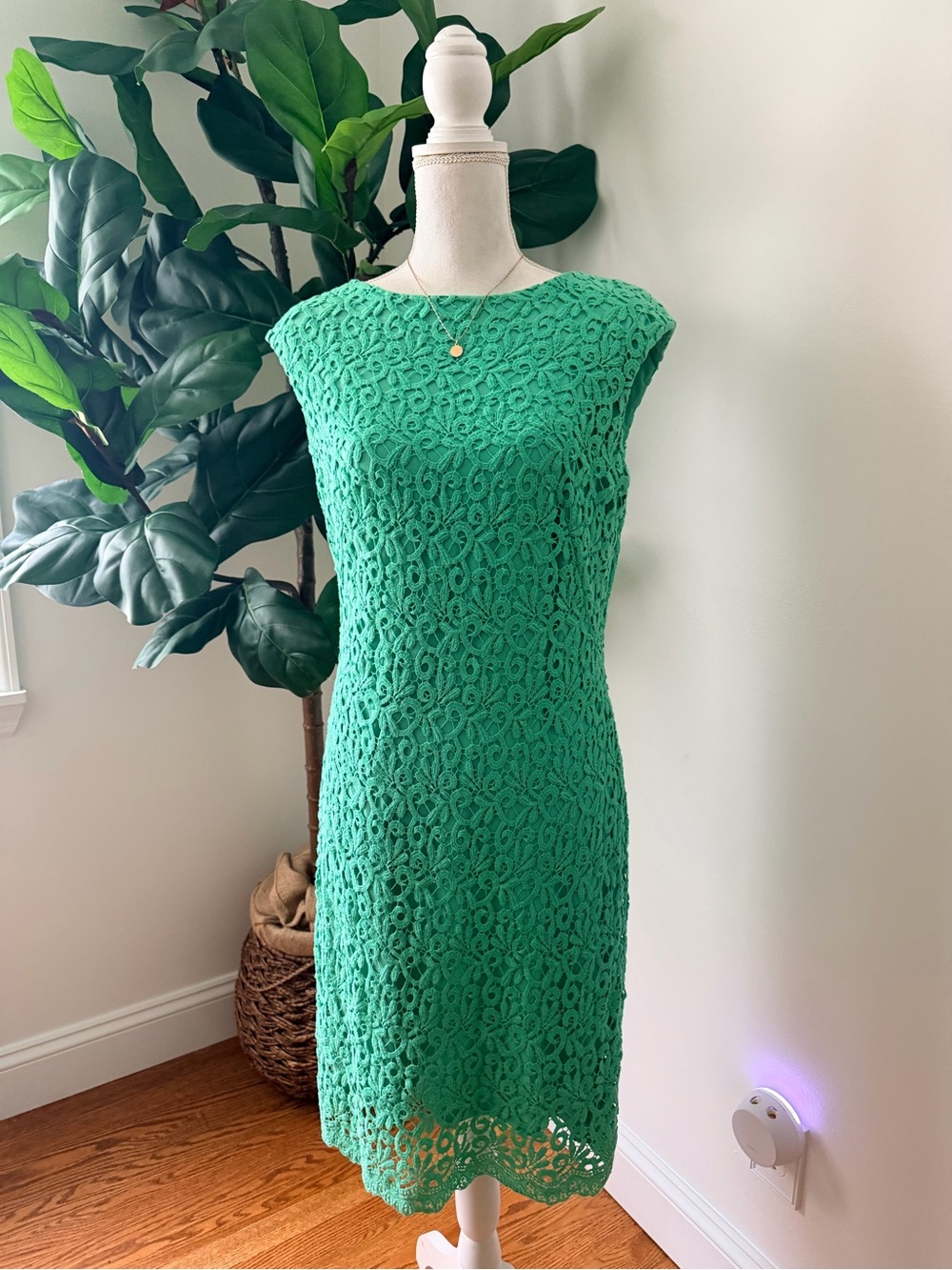 Lauren Ralph Lauren Emerald Lace Cocktail Dress — Scalloped Hem, Size 12